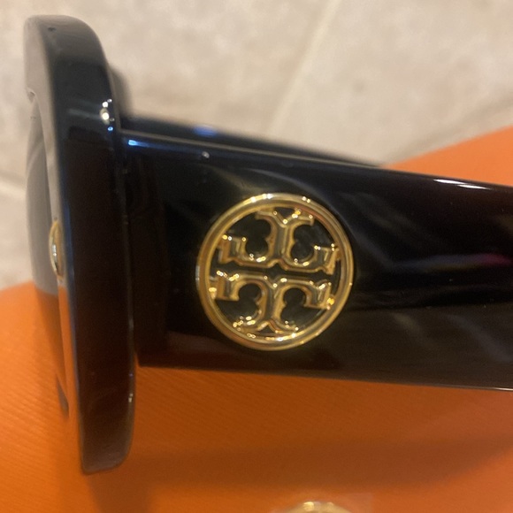 TORY BURCH NEW SUNGLASSES, CASE AND POUCH - Picture 9 of 16